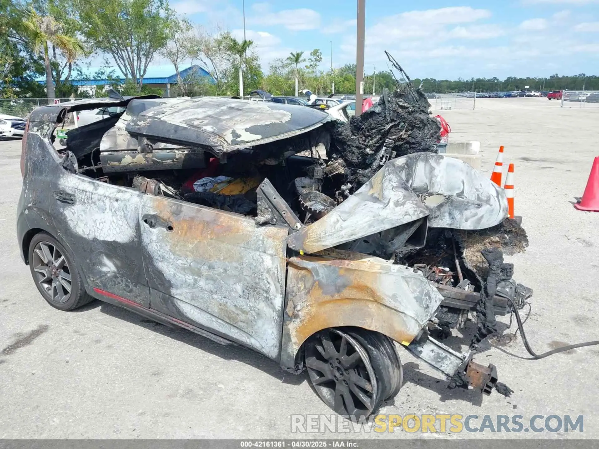 6 Фотография поврежденного автомобиля KNDJ63AU4L7000830 KIA SOUL 2020