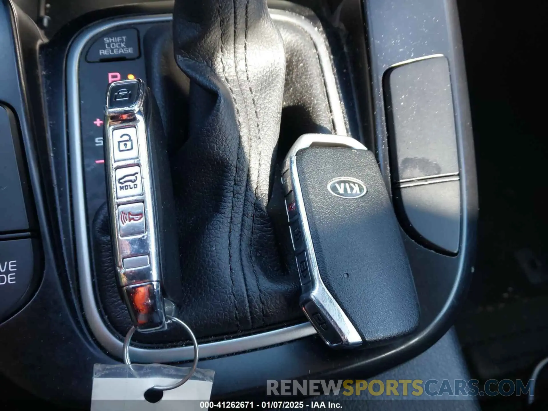 11 Photograph of a damaged car KNDJ63AU4L7006806 KIA SOUL 2020