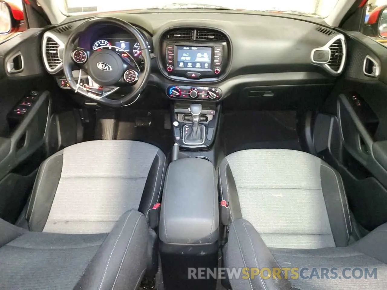 8 Фотография поврежденного автомобиля KNDJ63AU5L7007737 KIA SOUL 2020