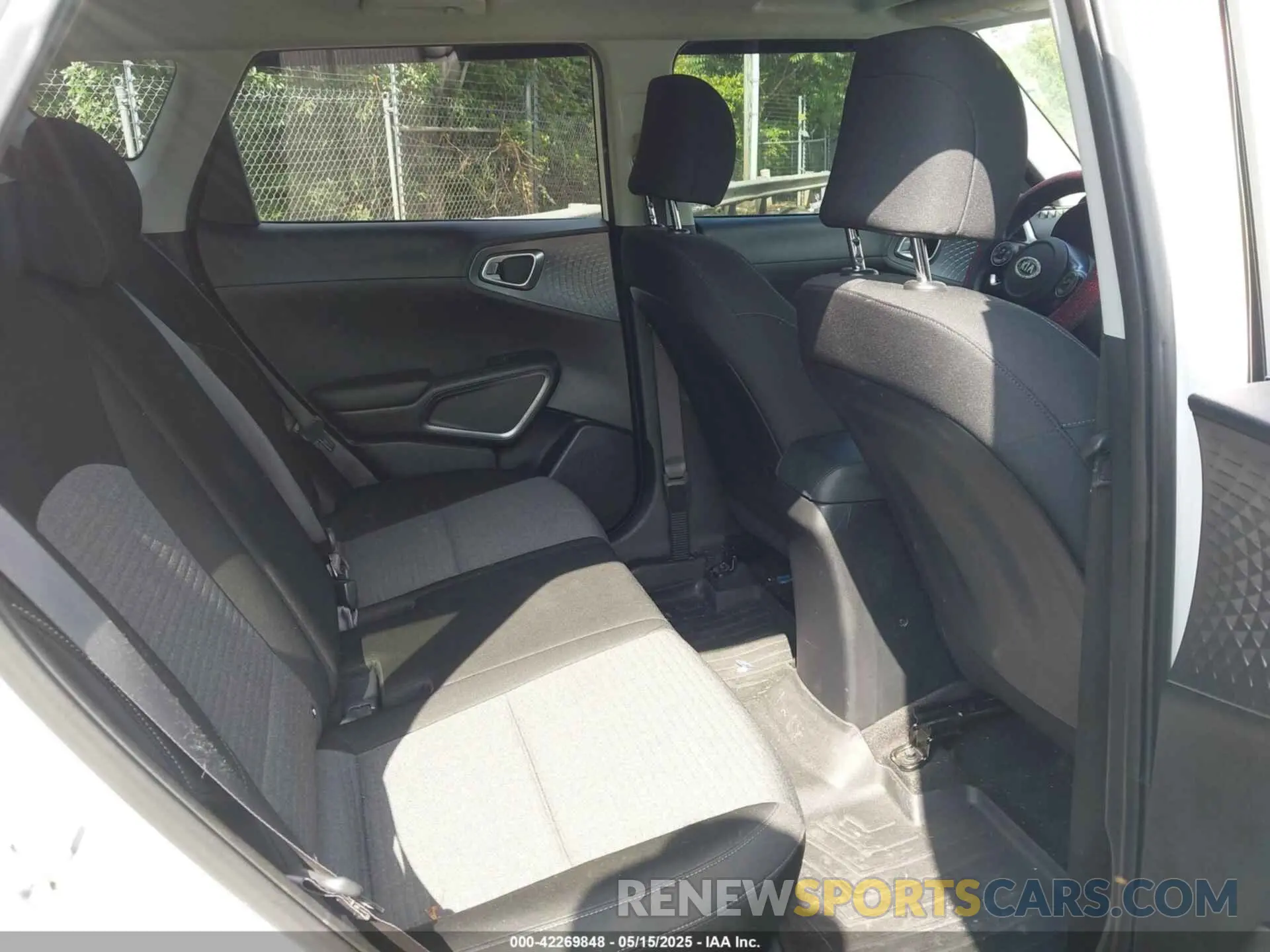 8 Фотография поврежденного автомобиля KNDJ63AU5L7053407 KIA SOUL 2020