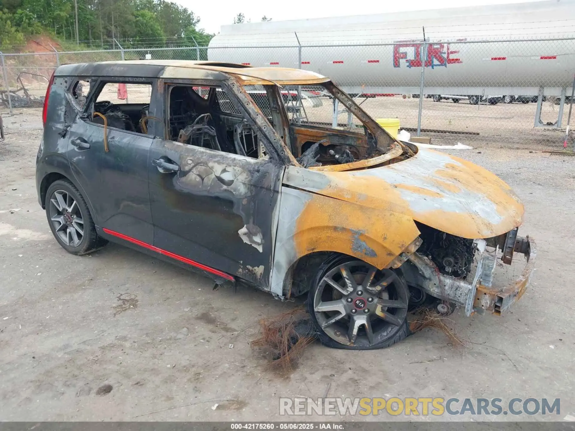 1 Photograph of a damaged car KNDJ63AU5L7103934 KIA SOUL 2020