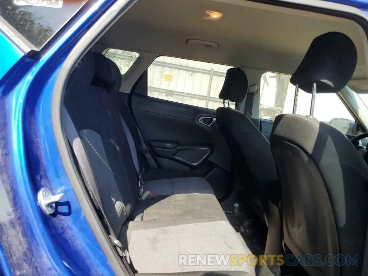 10 Photograph of a damaged car KNDJ63AU6L7090370 KIA SOUL 2020