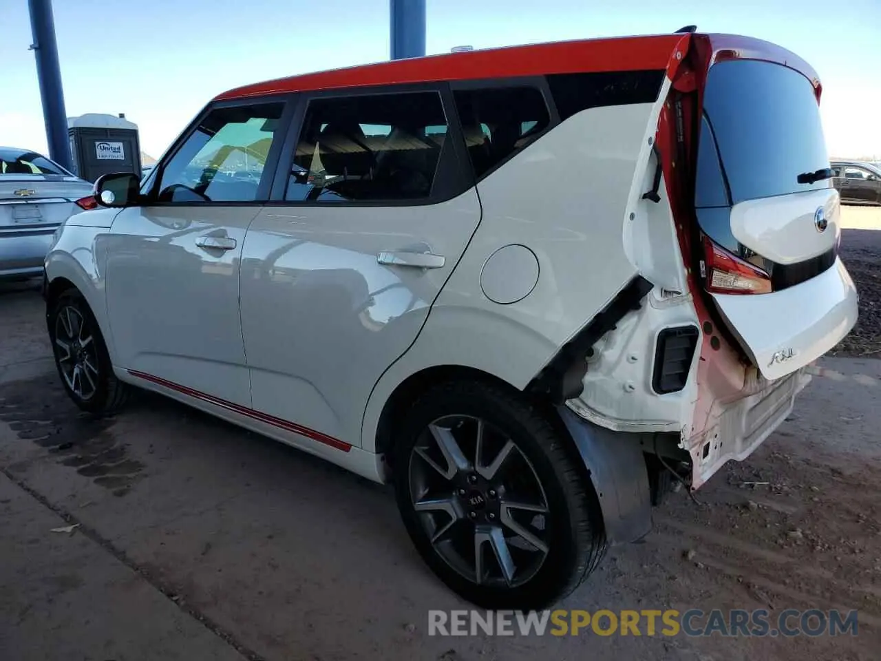 2 Фотография поврежденного автомобиля KNDJ63AU7L7074145 KIA SOUL 2020
