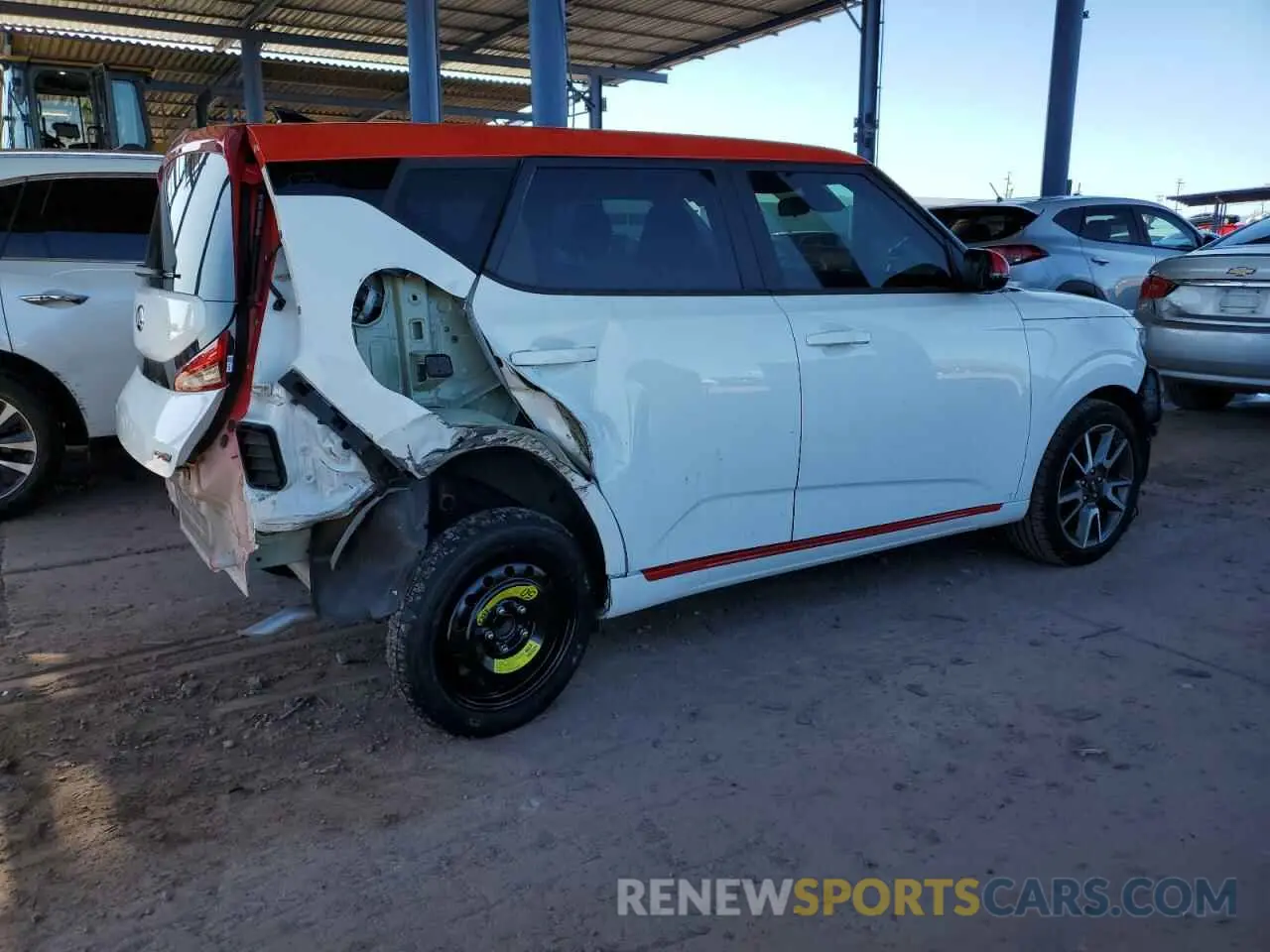 3 Фотография поврежденного автомобиля KNDJ63AU7L7074145 KIA SOUL 2020