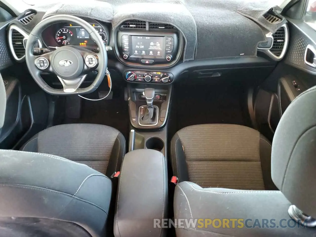 8 Фотография поврежденного автомобиля KNDJ63AU7L7074145 KIA SOUL 2020