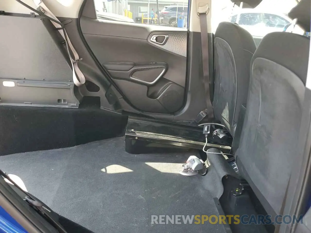 10 Photograph of a damaged car KNDJ63AUXL7038546 KIA SOUL 2020