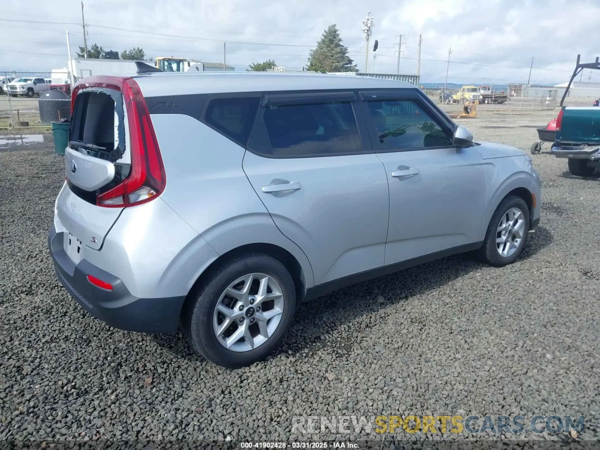 4 Photograph of a damaged car KNDJ23AU0M7747371 KIA SOUL 2021