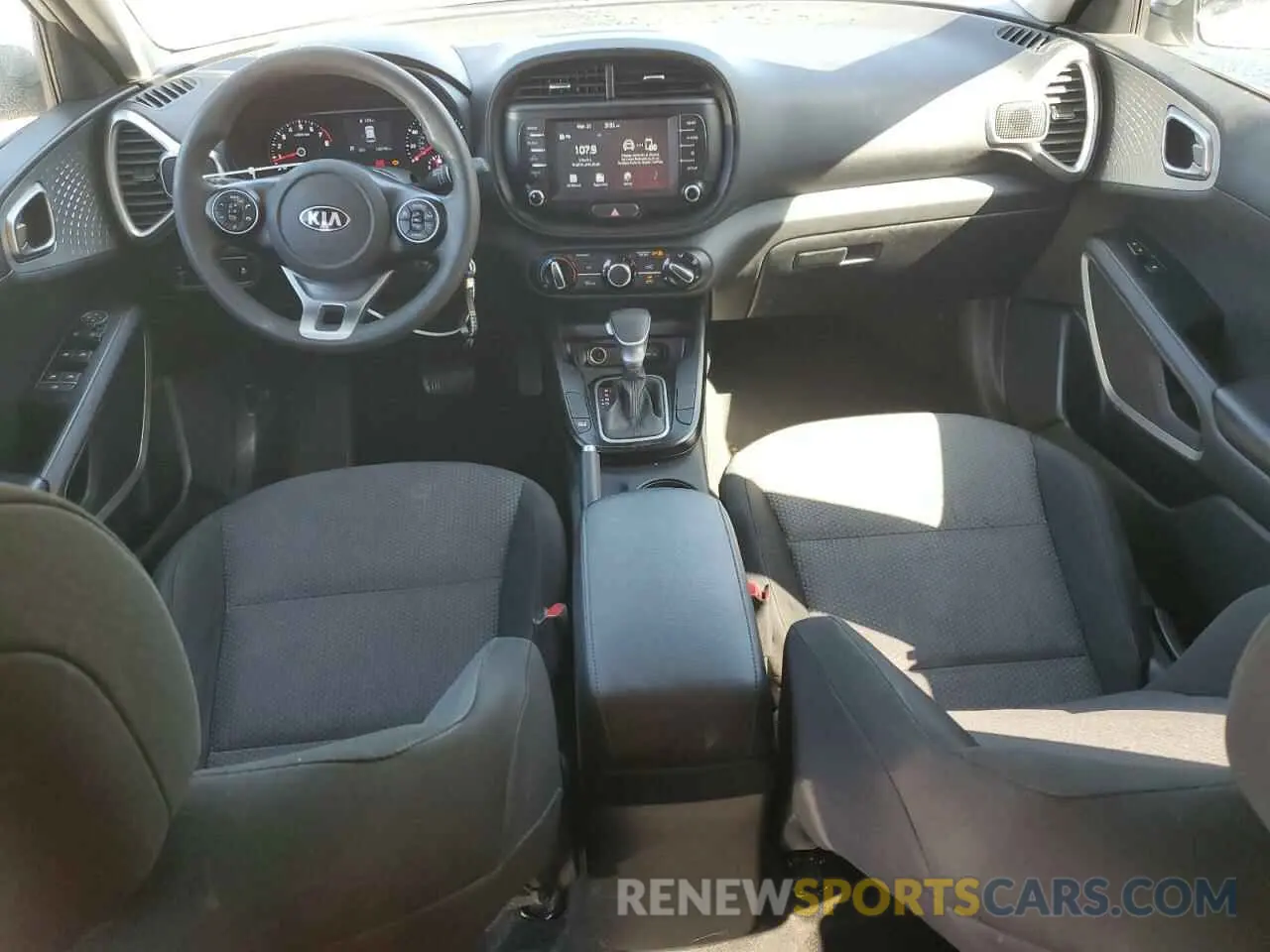 8 Фотография поврежденного автомобиля KNDJ23AU0M7760492 KIA SOUL 2021
