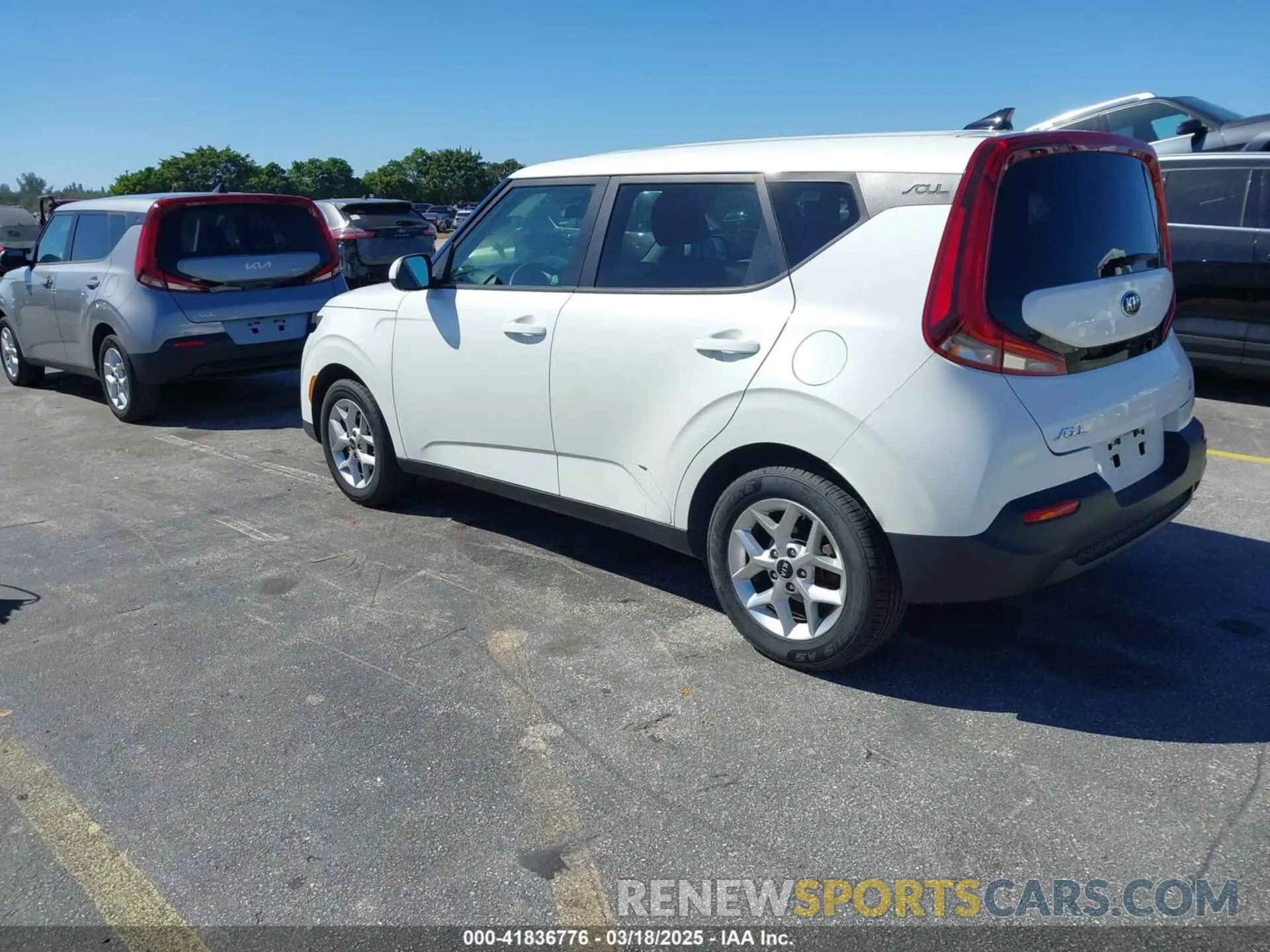 3 Фотография поврежденного автомобиля KNDJ23AU1M7769377 KIA SOUL 2021