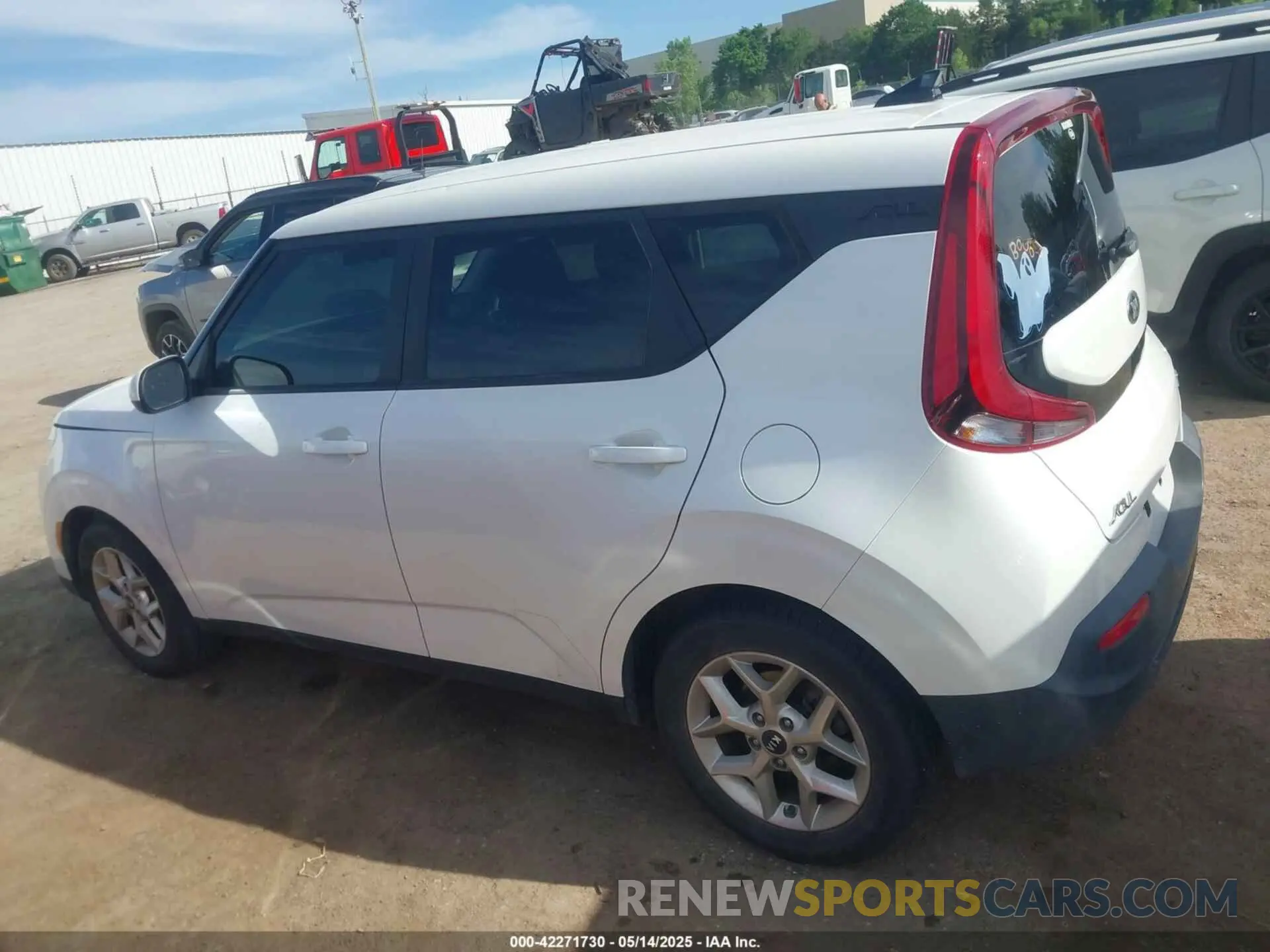 14 Photograph of a damaged car KNDJ23AU1M7771307 KIA SOUL 2021