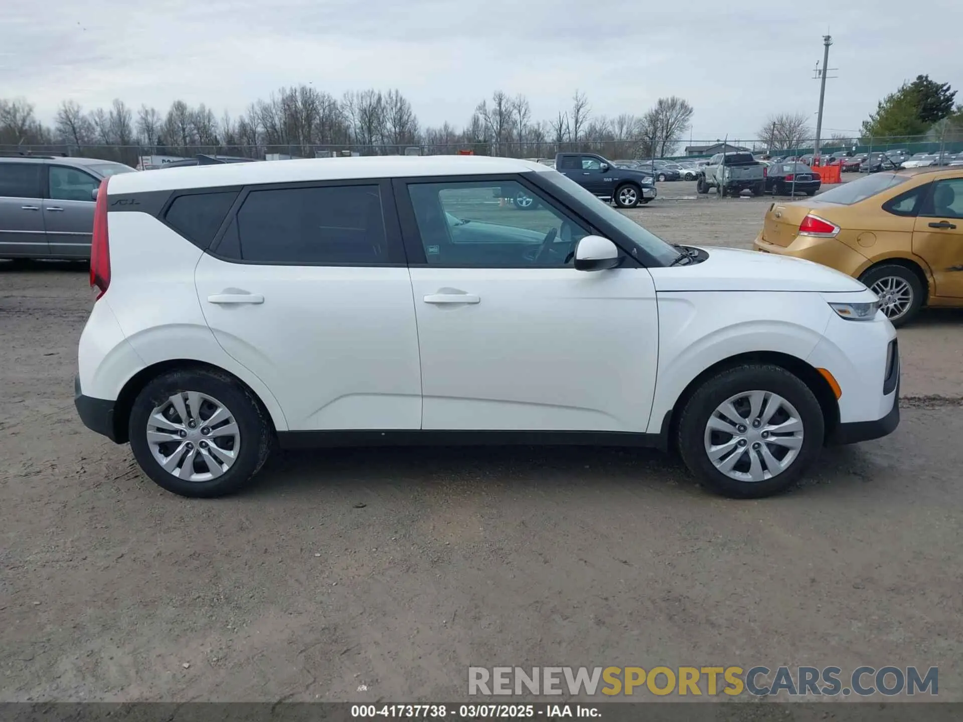 13 Photograph of a damaged car KNDJ23AU2M7143076 KIA SOUL 2021