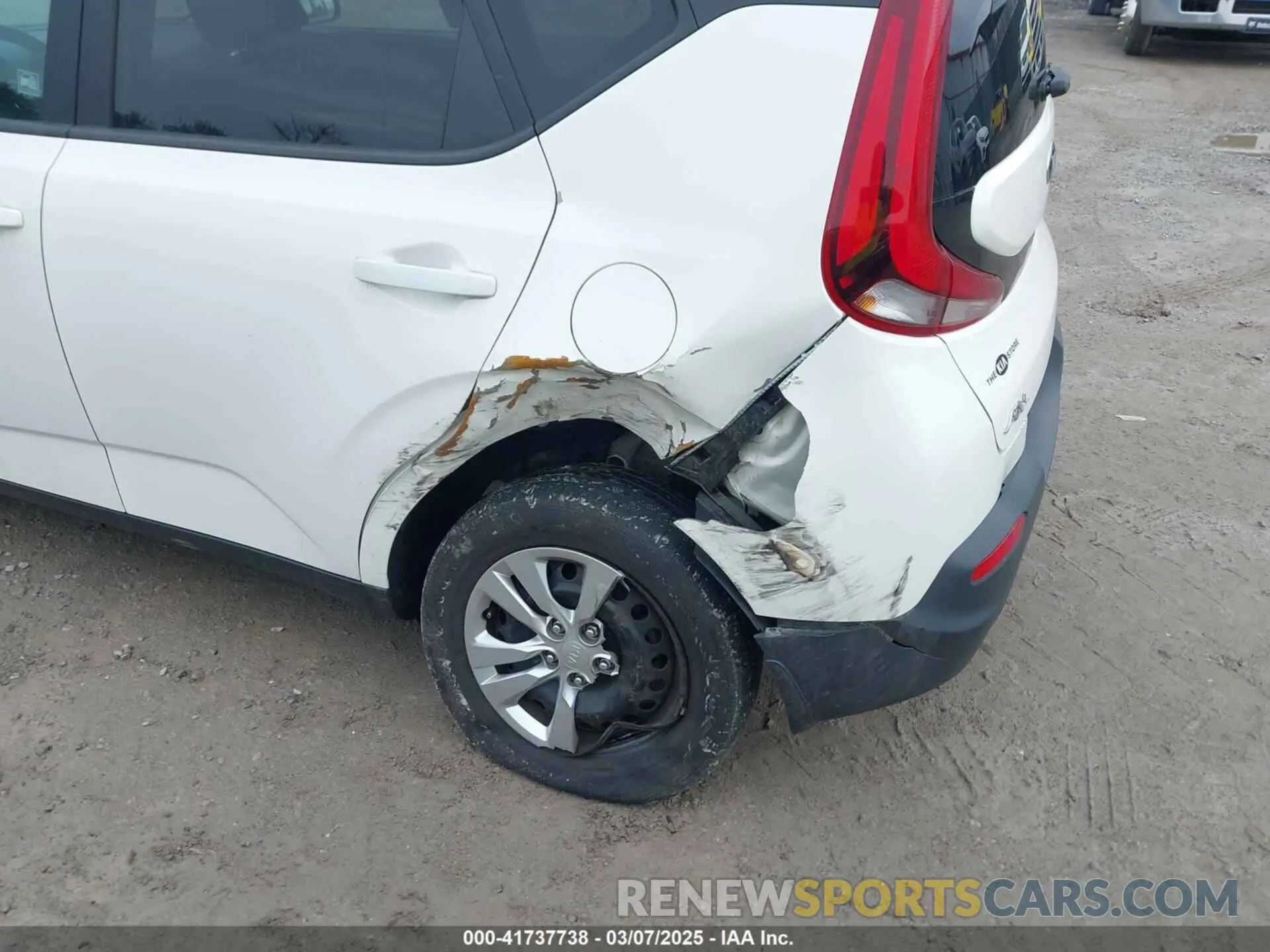 6 Photograph of a damaged car KNDJ23AU2M7143076 KIA SOUL 2021