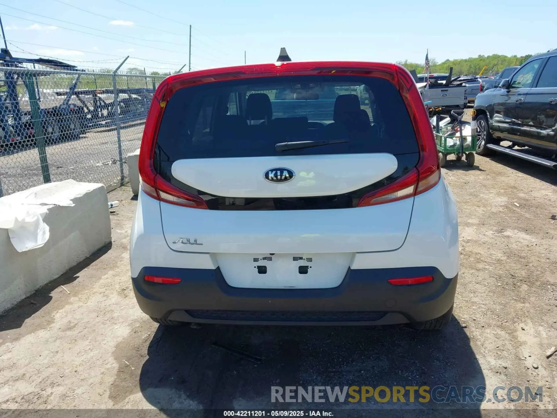 16 Photograph of a damaged car KNDJ23AU4M7755070 KIA SOUL 2021