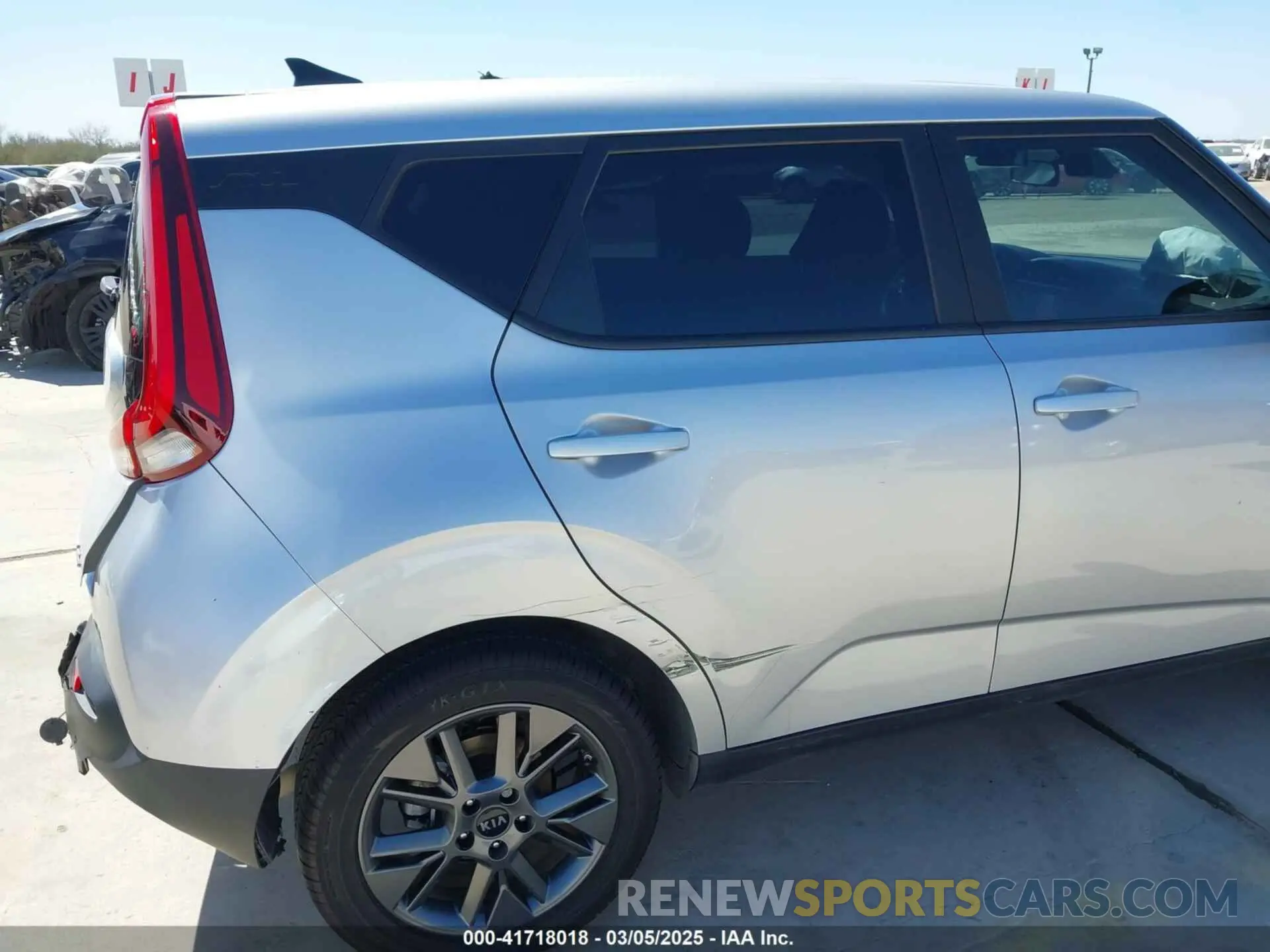 18 Photograph of a damaged car KNDJ23AU5M7795528 KIA SOUL 2021
