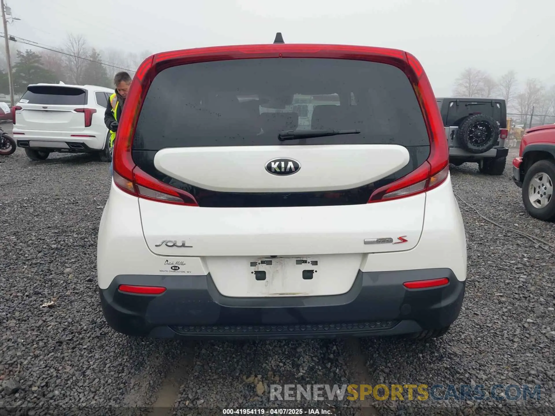 17 Photograph of a damaged car KNDJ23AU5M7797795 KIA SOUL 2021