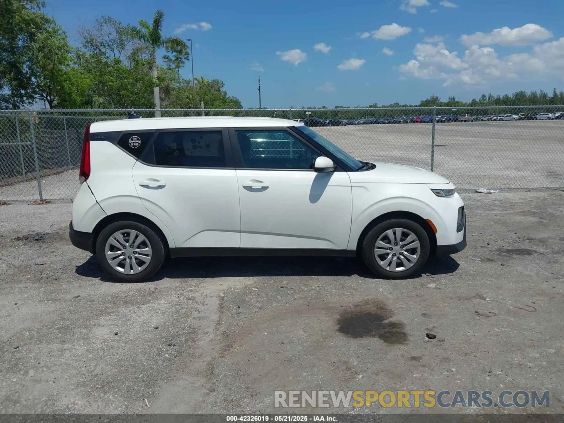 14 Photograph of a damaged car KNDJ23AU6M7146076 KIA SOUL 2021
