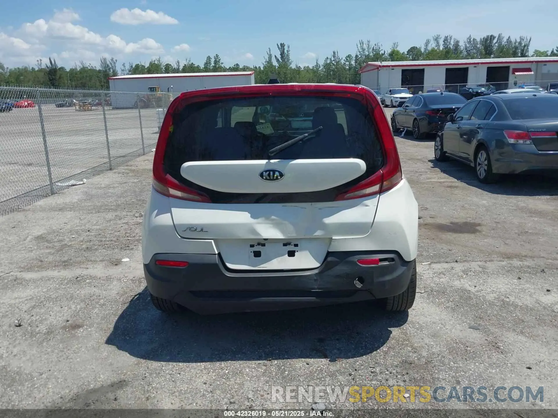 17 Photograph of a damaged car KNDJ23AU6M7146076 KIA SOUL 2021