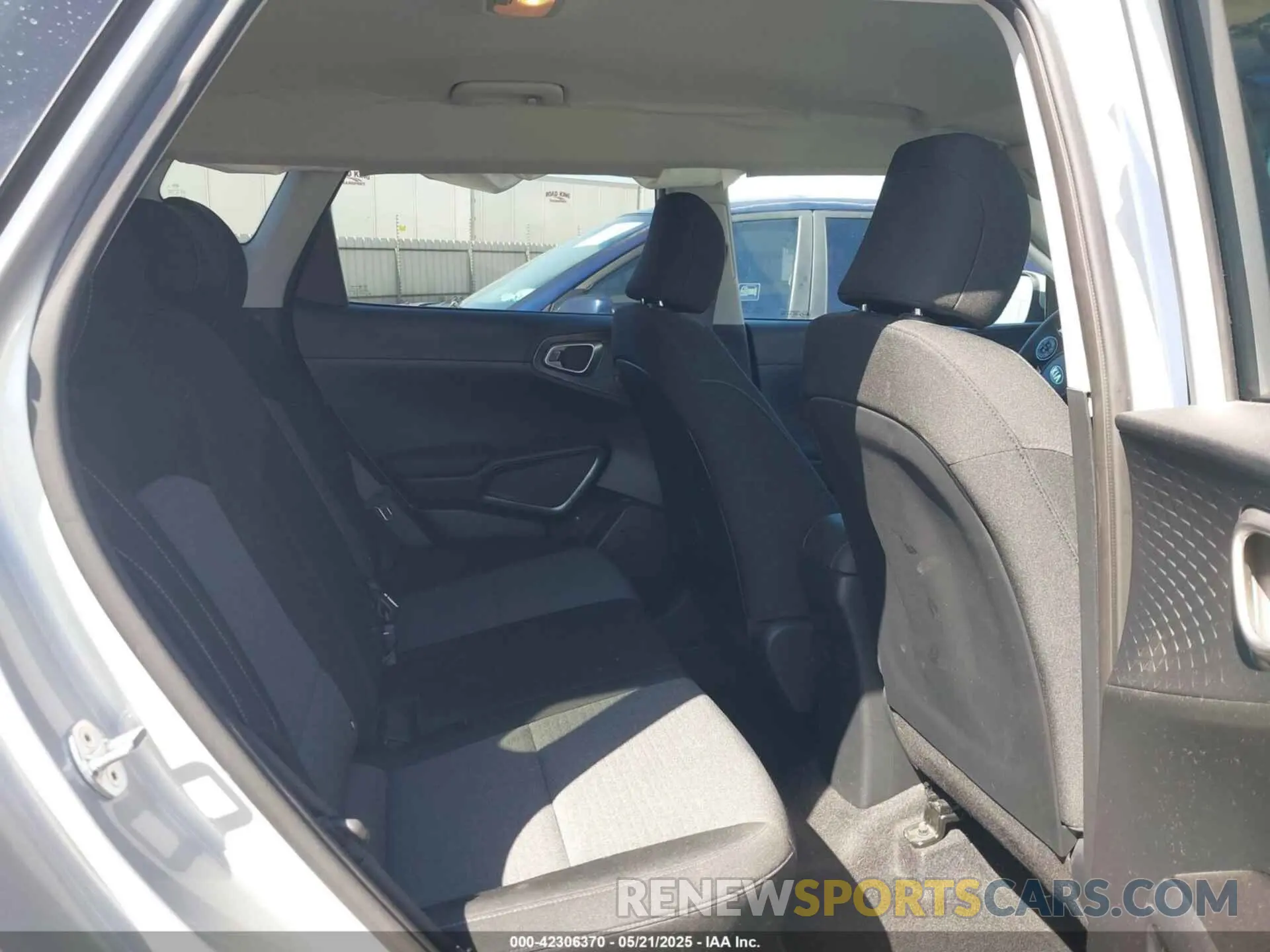 8 Фотография поврежденного автомобиля KNDJ23AU6M7793805 KIA SOUL 2021