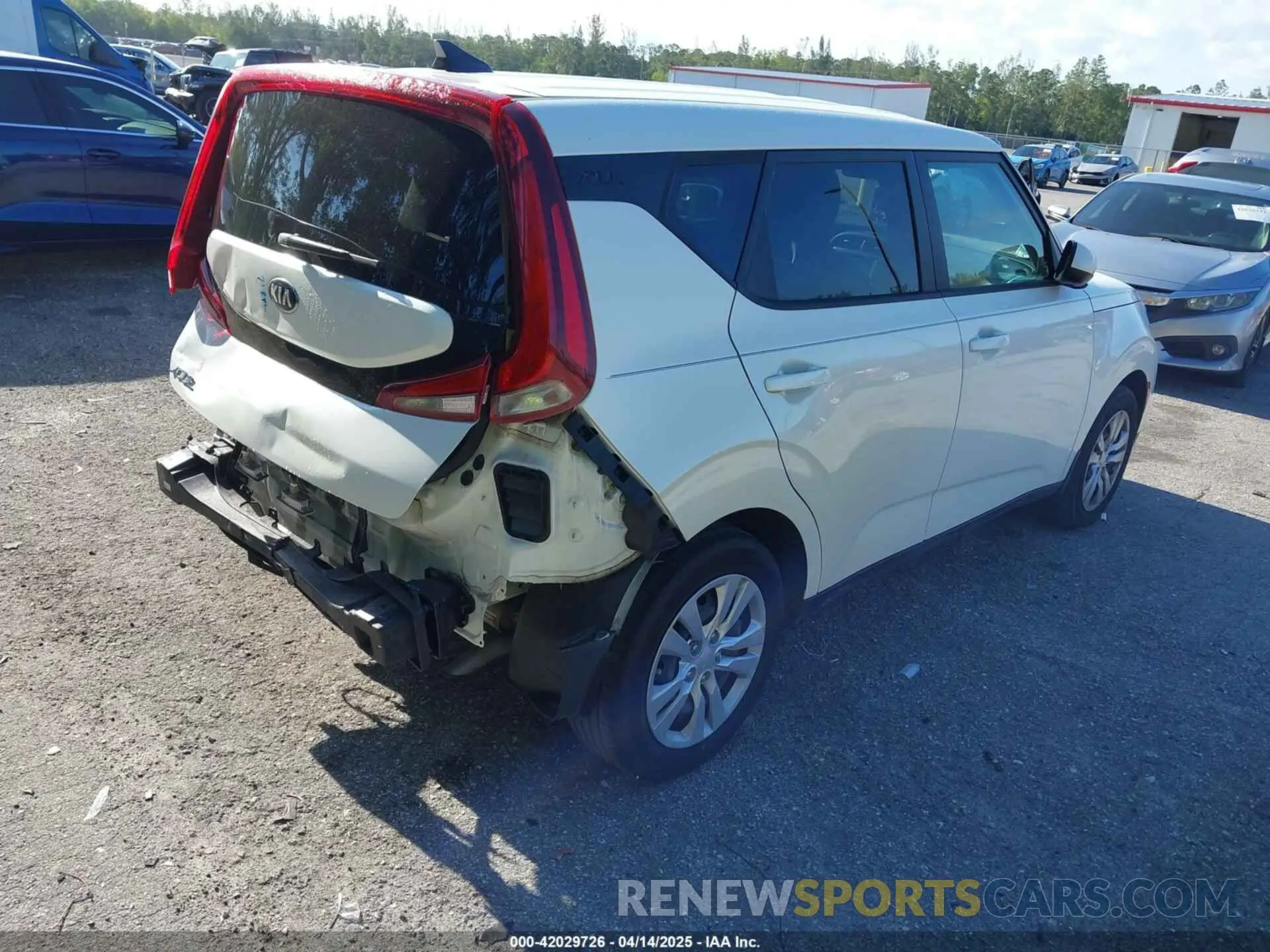 4 Photograph of a damaged car KNDJ23AU7M7737596 KIA SOUL 2021