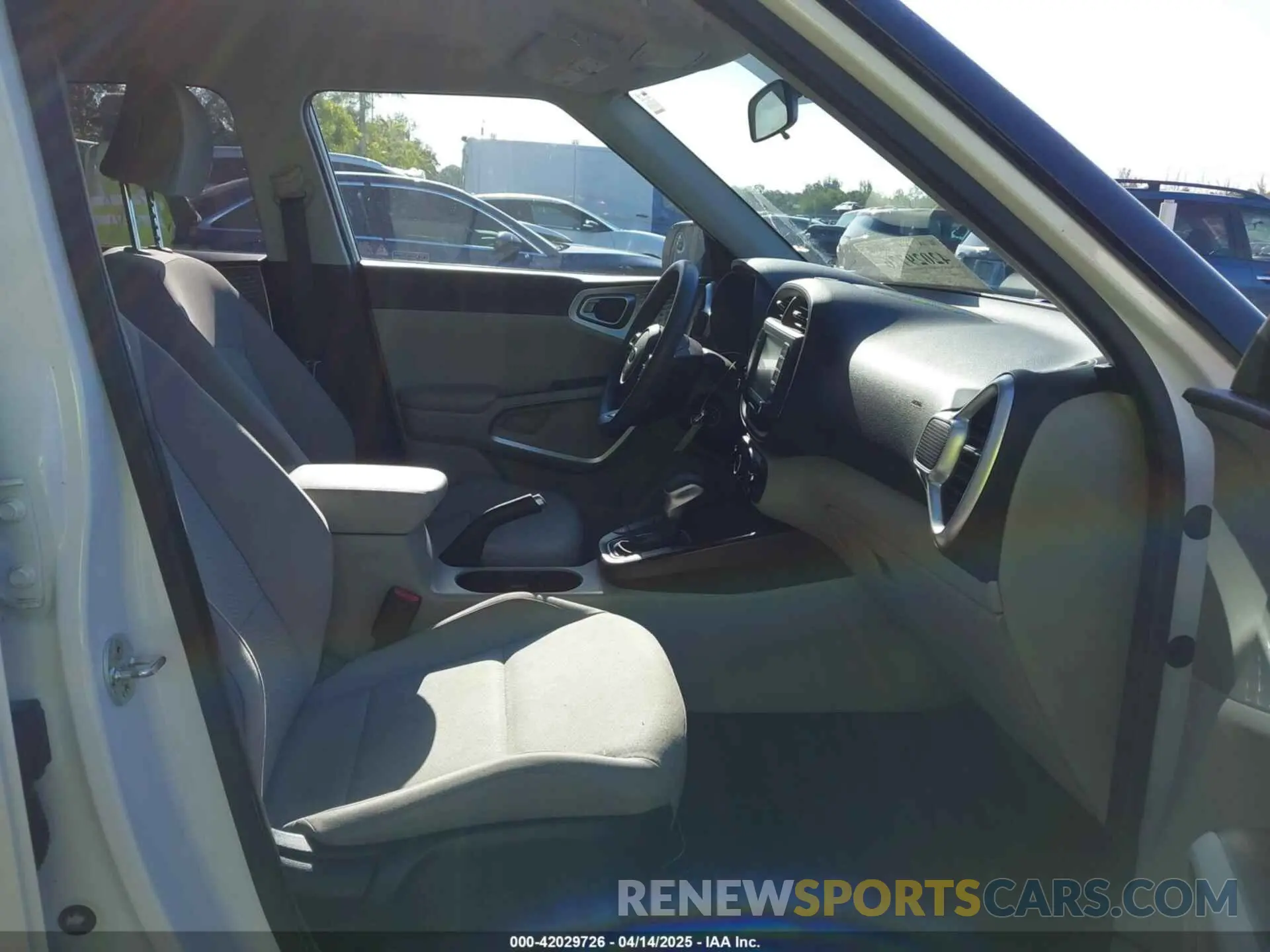 5 Photograph of a damaged car KNDJ23AU7M7737596 KIA SOUL 2021
