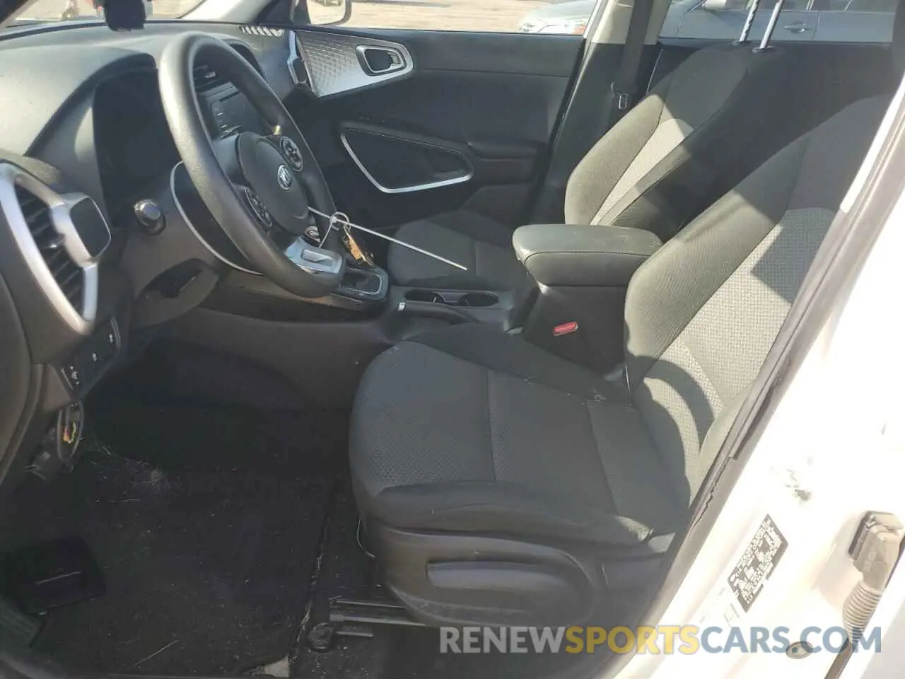 7 Фотография поврежденного автомобиля KNDJ23AU8M7736540 KIA SOUL 2021