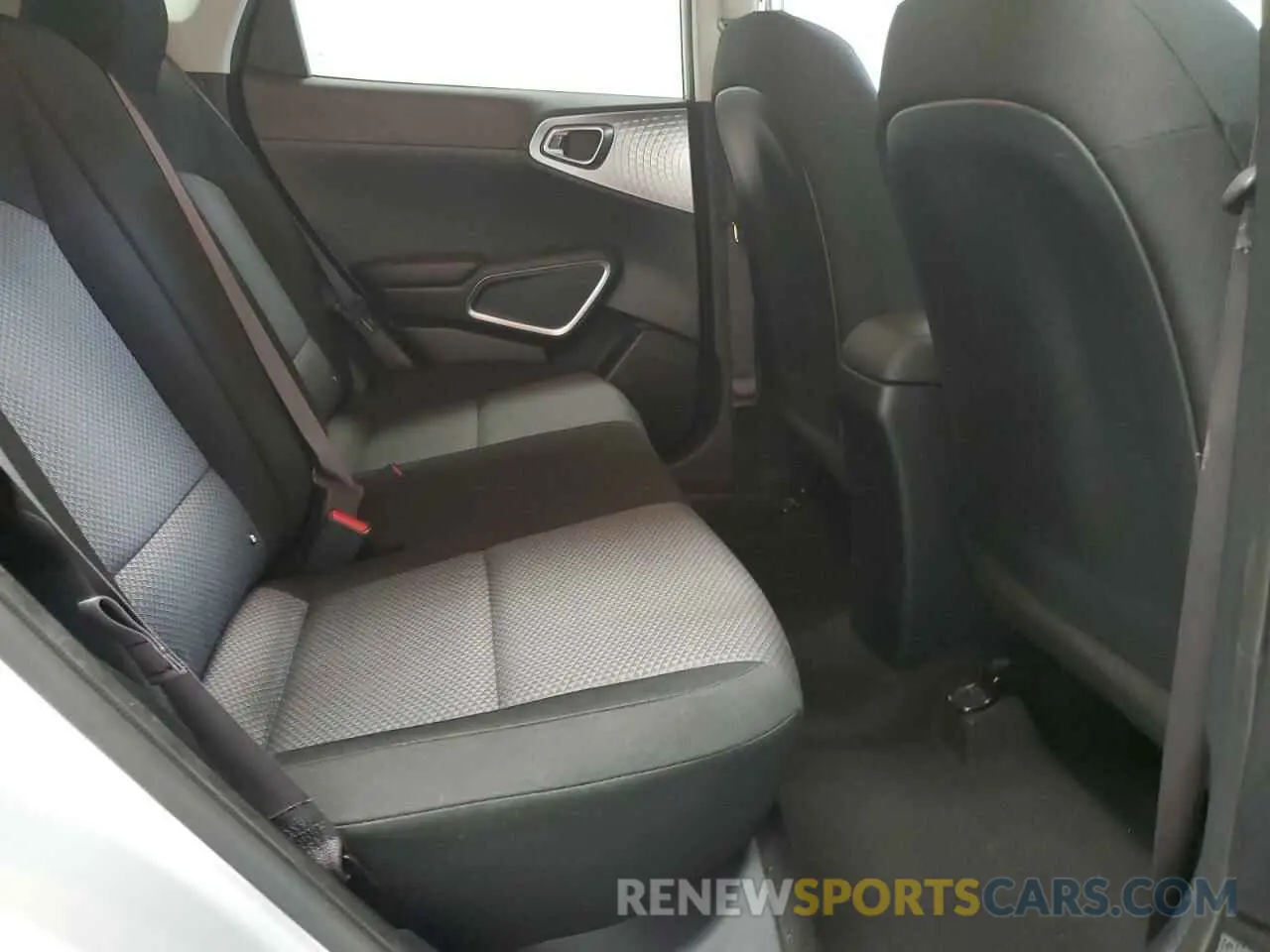 10 Фотография поврежденного автомобиля KNDJ23AU8M7762443 KIA SOUL 2021