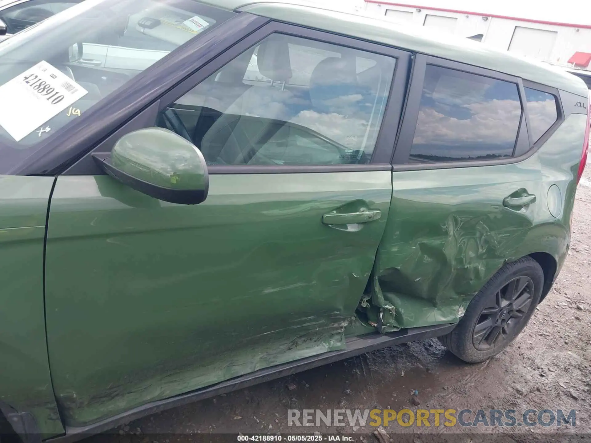 14 Photograph of a damaged car KNDJ33AU2M7133287 KIA SOUL 2021