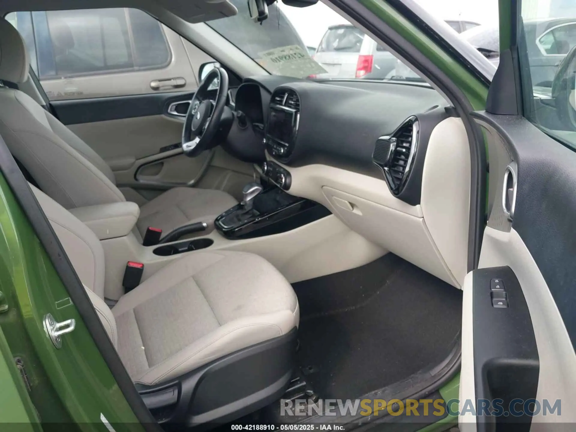 5 Photograph of a damaged car KNDJ33AU2M7133287 KIA SOUL 2021