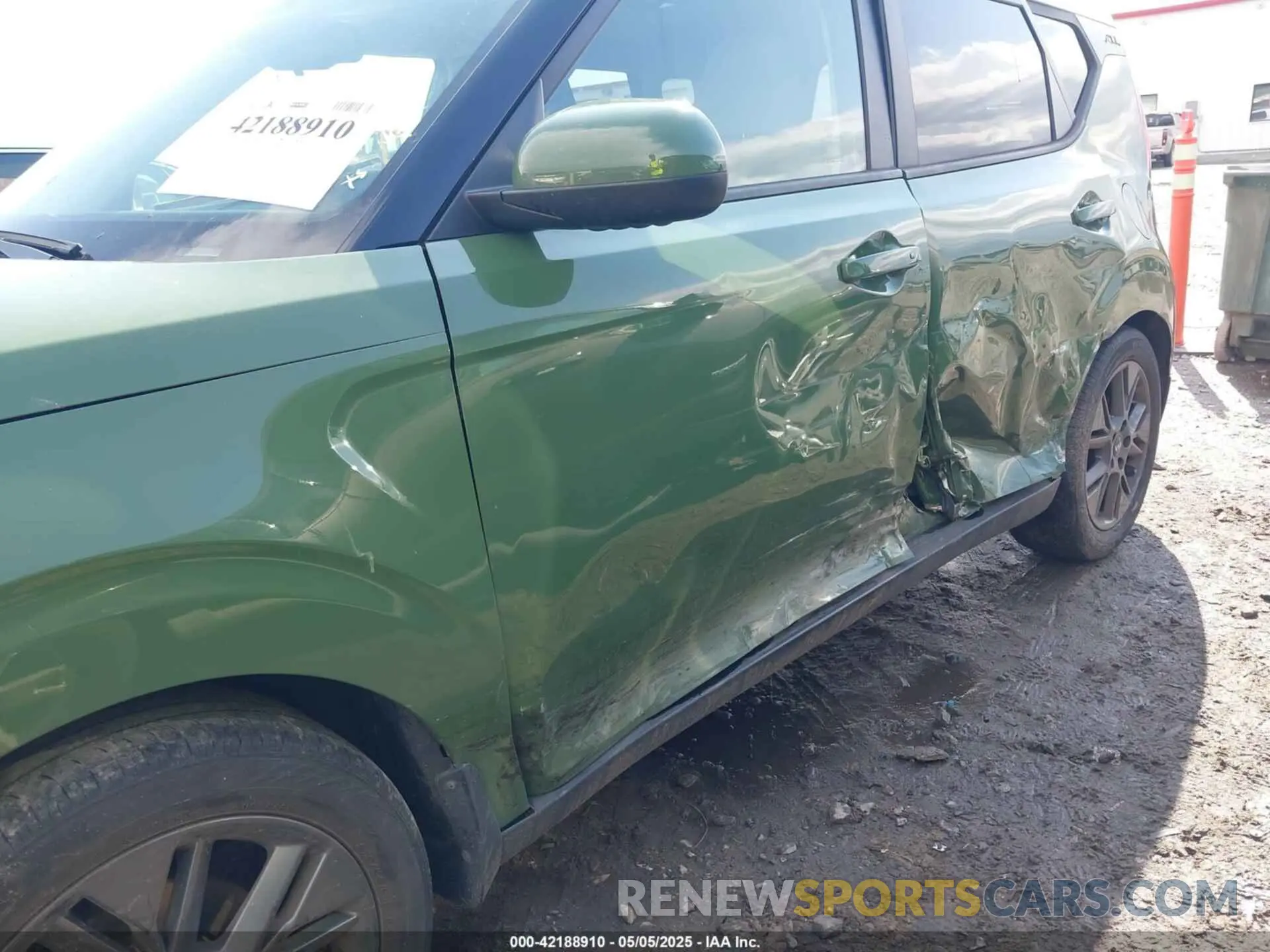 6 Photograph of a damaged car KNDJ33AU2M7133287 KIA SOUL 2021