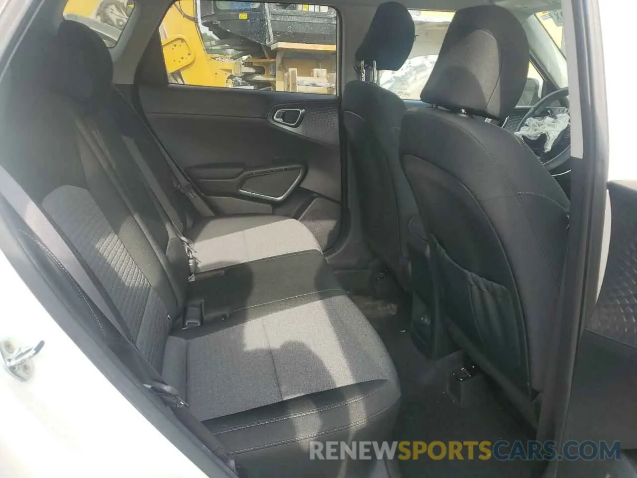 10 Photograph of a damaged car KNDJ33AU2M7140739 KIA SOUL 2021