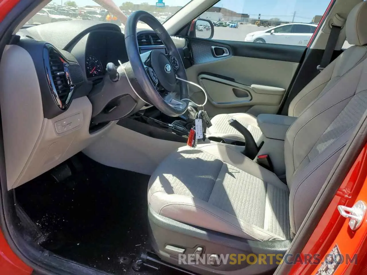 7 Photograph of a damaged car KNDJ33AU2M7768705 KIA SOUL 2021
