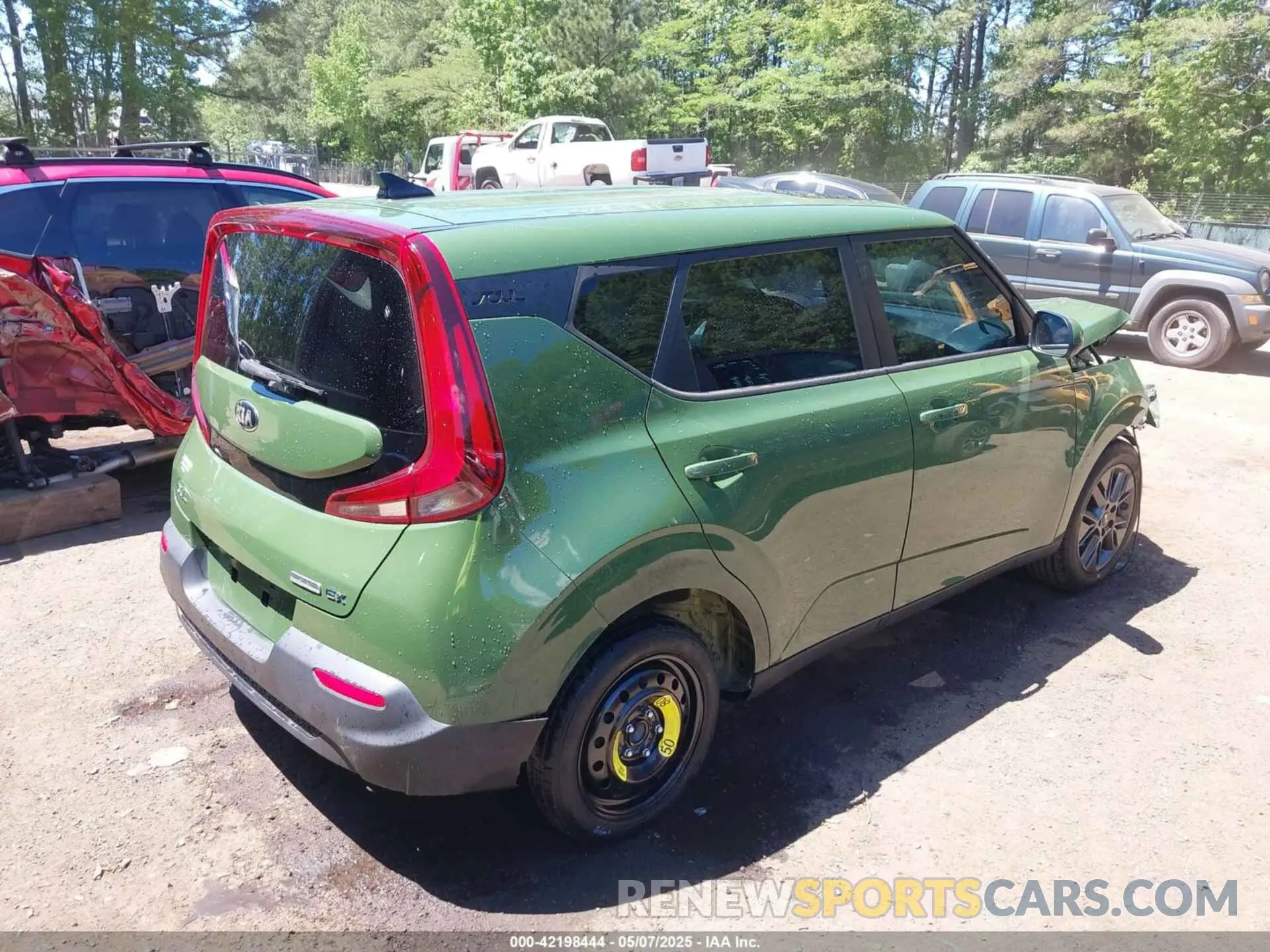 4 Photograph of a damaged car KNDJ33AU6M7133177 KIA SOUL 2021