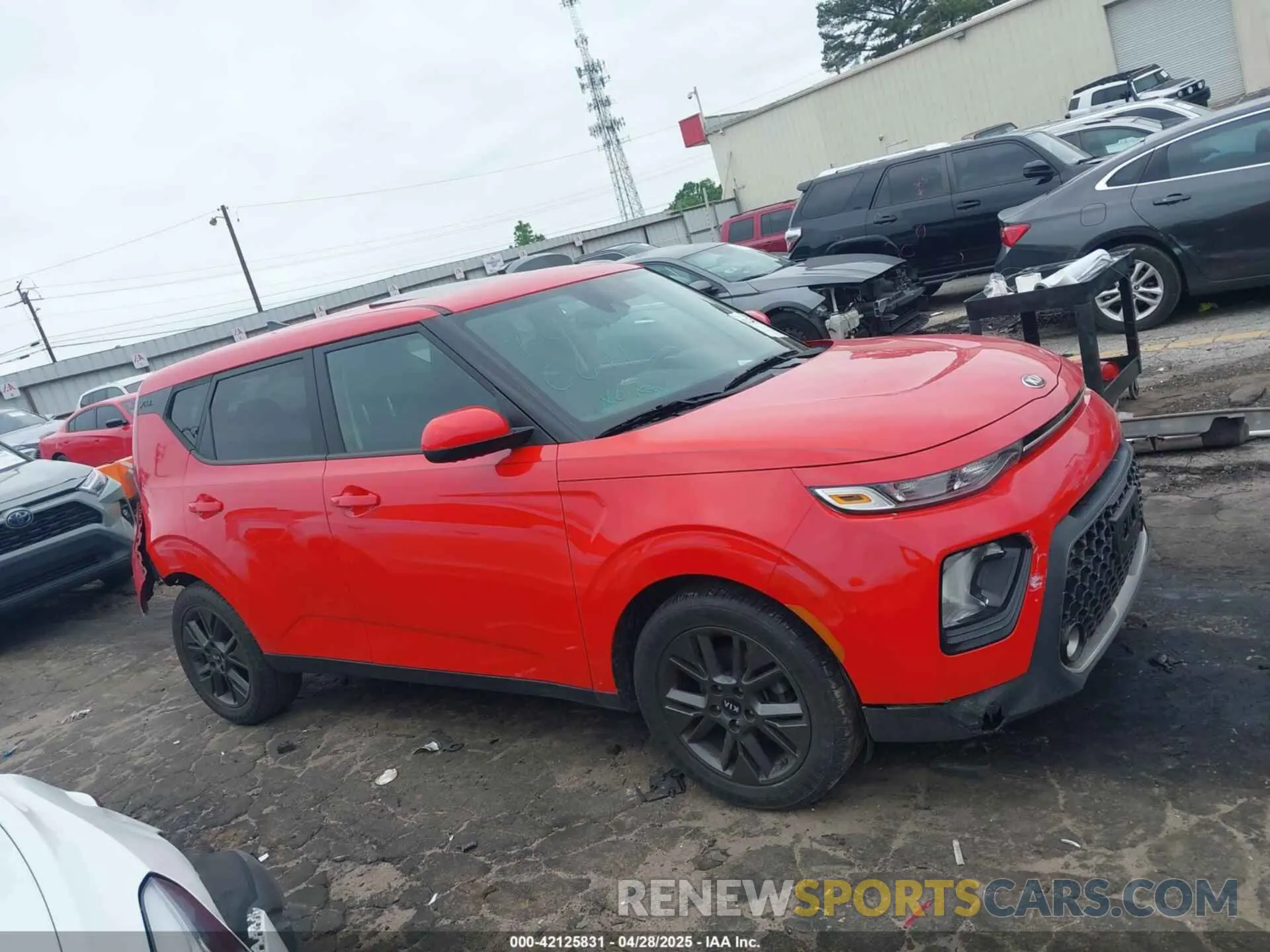 13 Photograph of a damaged car KNDJ33AU9M7140611 KIA SOUL 2021
