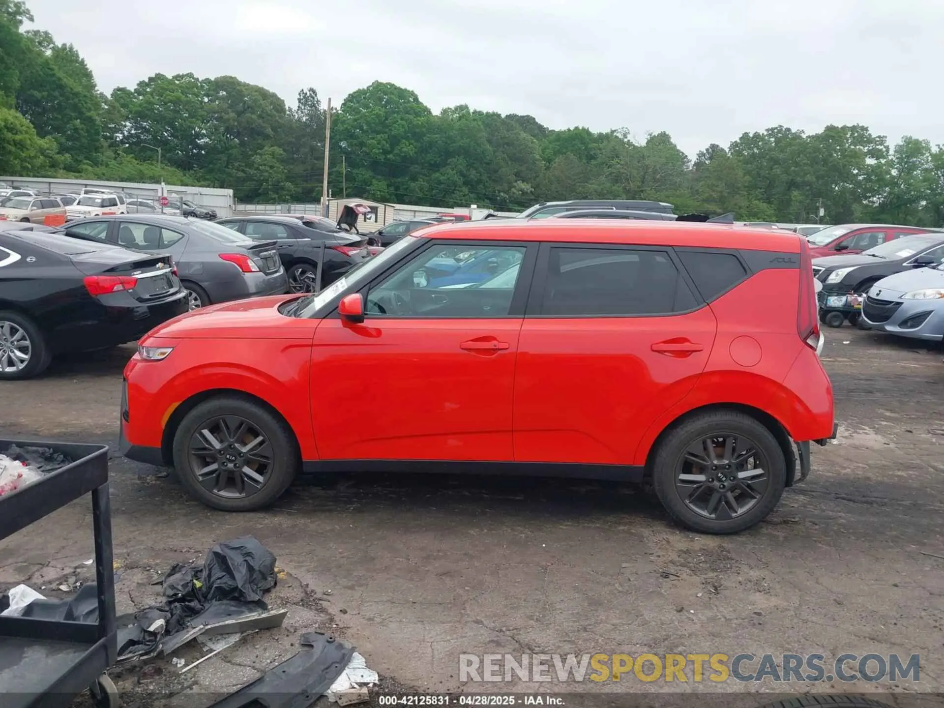 14 Photograph of a damaged car KNDJ33AU9M7140611 KIA SOUL 2021