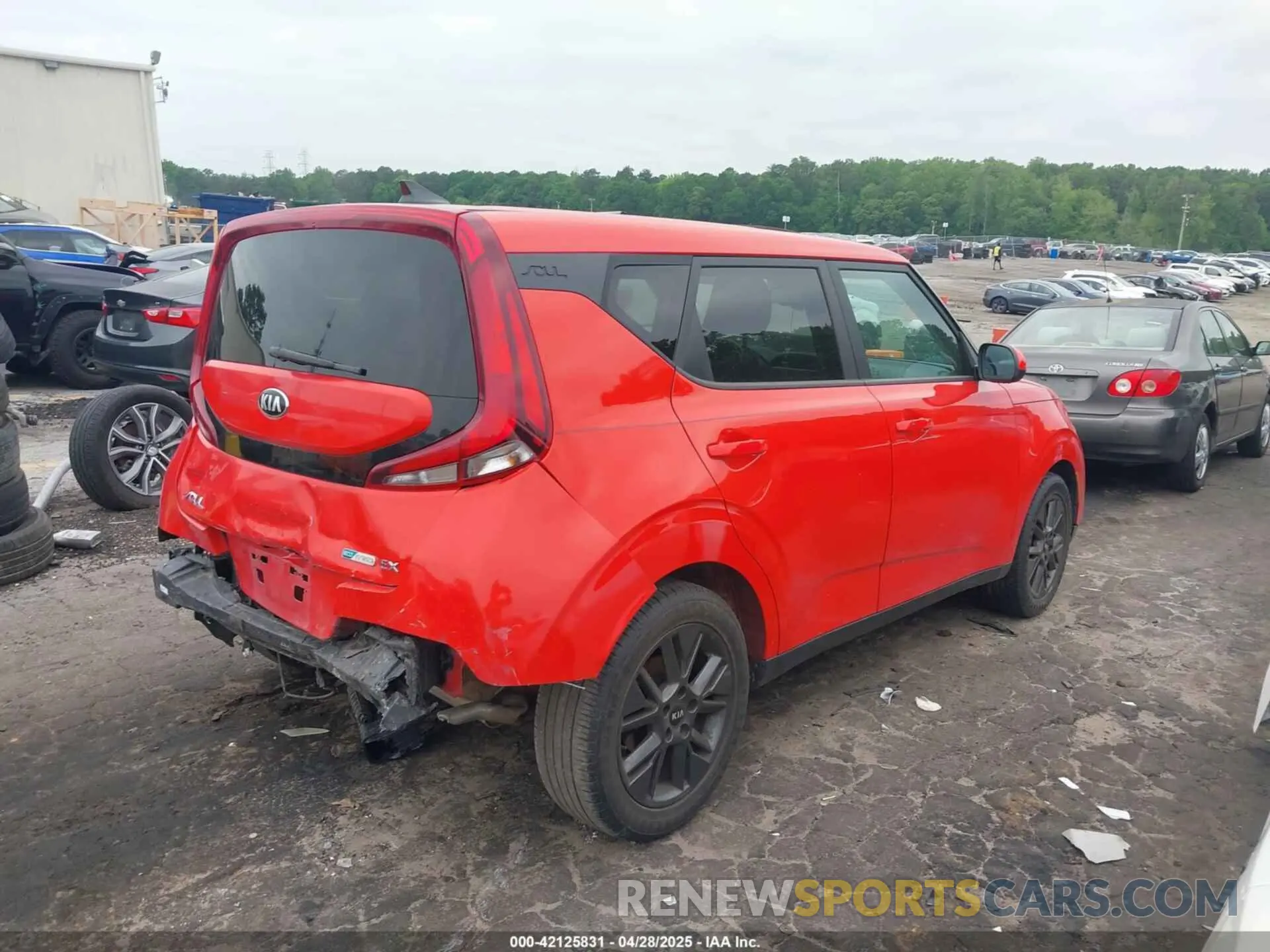 4 Photograph of a damaged car KNDJ33AU9M7140611 KIA SOUL 2021