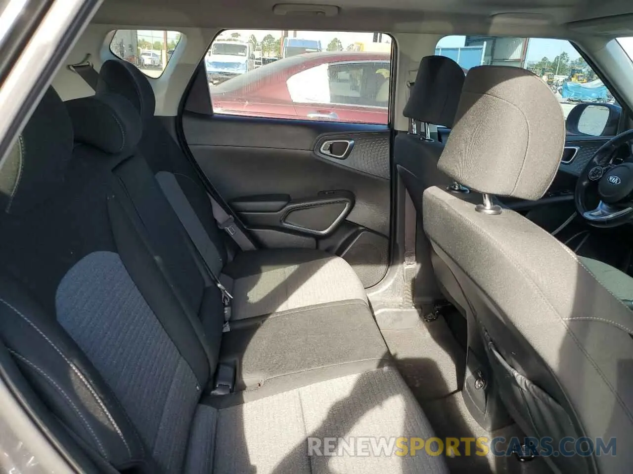 11 Photograph of a damaged car KNDJ33AU9M7767275 KIA SOUL 2021