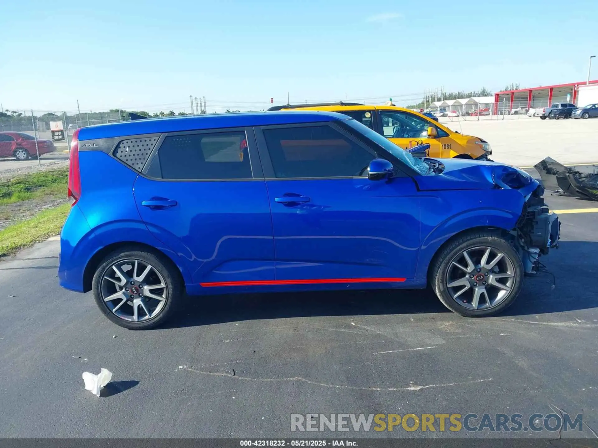 14 Photograph of a damaged car KNDJ63AU2M7763527 KIA SOUL 2021
