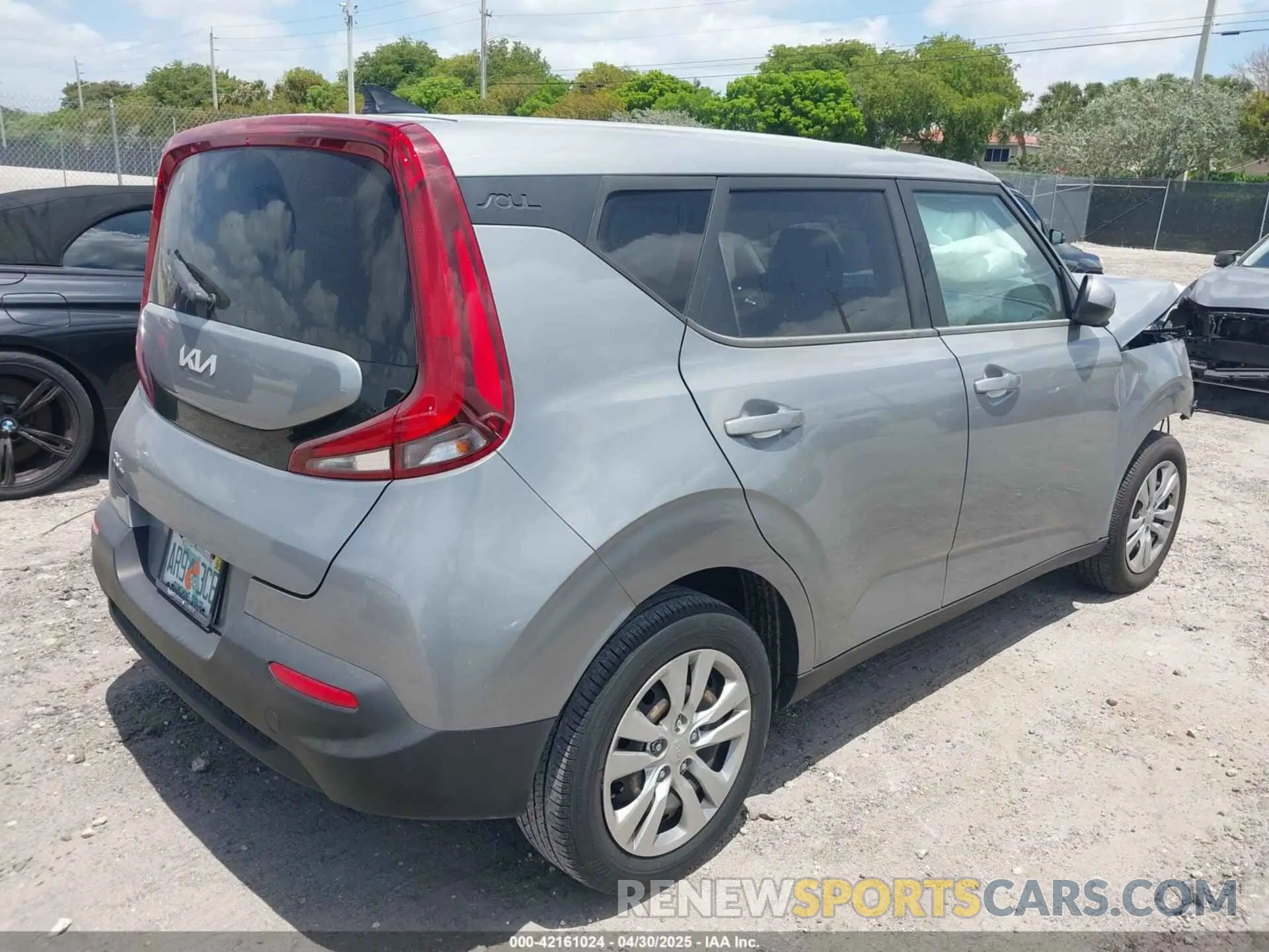 4 Photograph of a damaged car KNDJ23AU3N7801330 KIA SOUL 2022