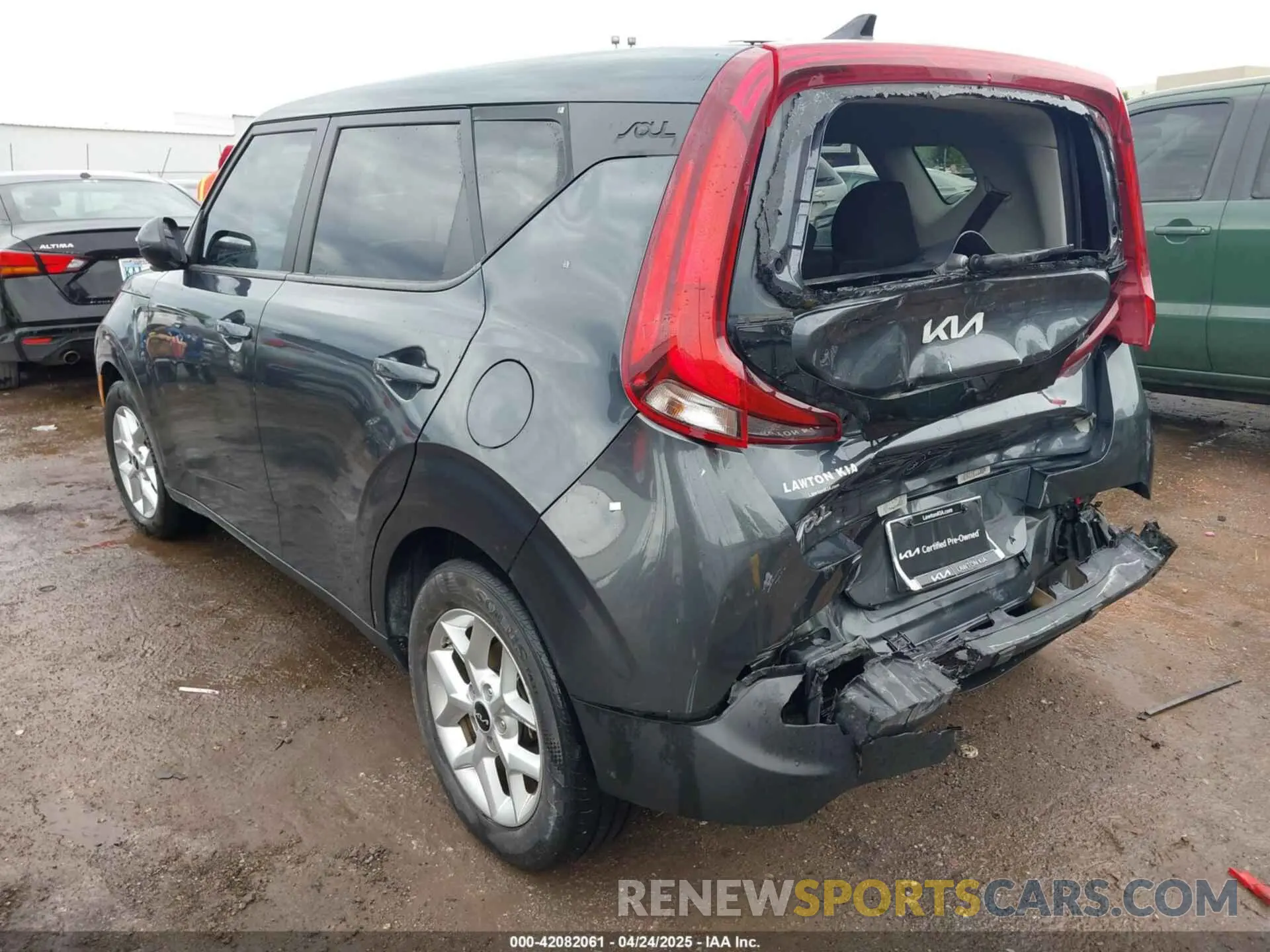3 Фотография поврежденного автомобиля KNDJ23AU3N7810674 KIA SOUL 2022