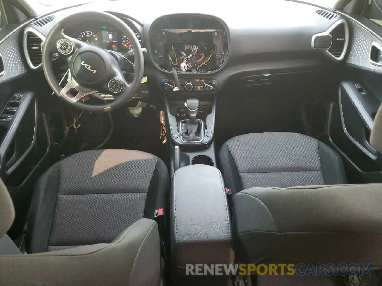 8 Photograph of a damaged car KNDJ23AU5N7798480 KIA SOUL 2022
