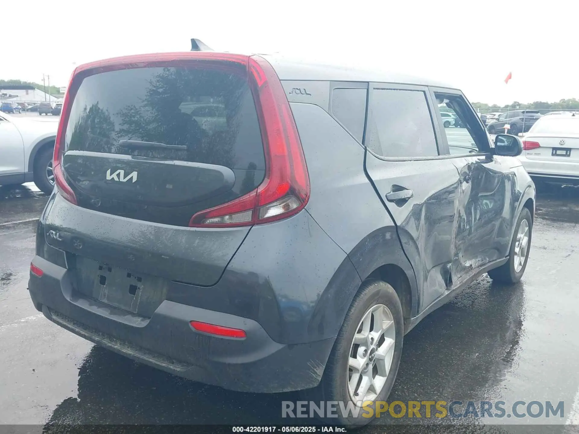 4 Photograph of a damaged car KNDJ23AU7N7799257 KIA SOUL 2022