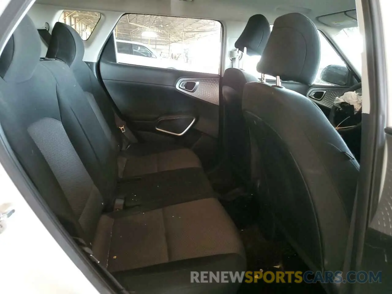 10 Photograph of a damaged car KNDJ23AU7N7805669 KIA SOUL 2022