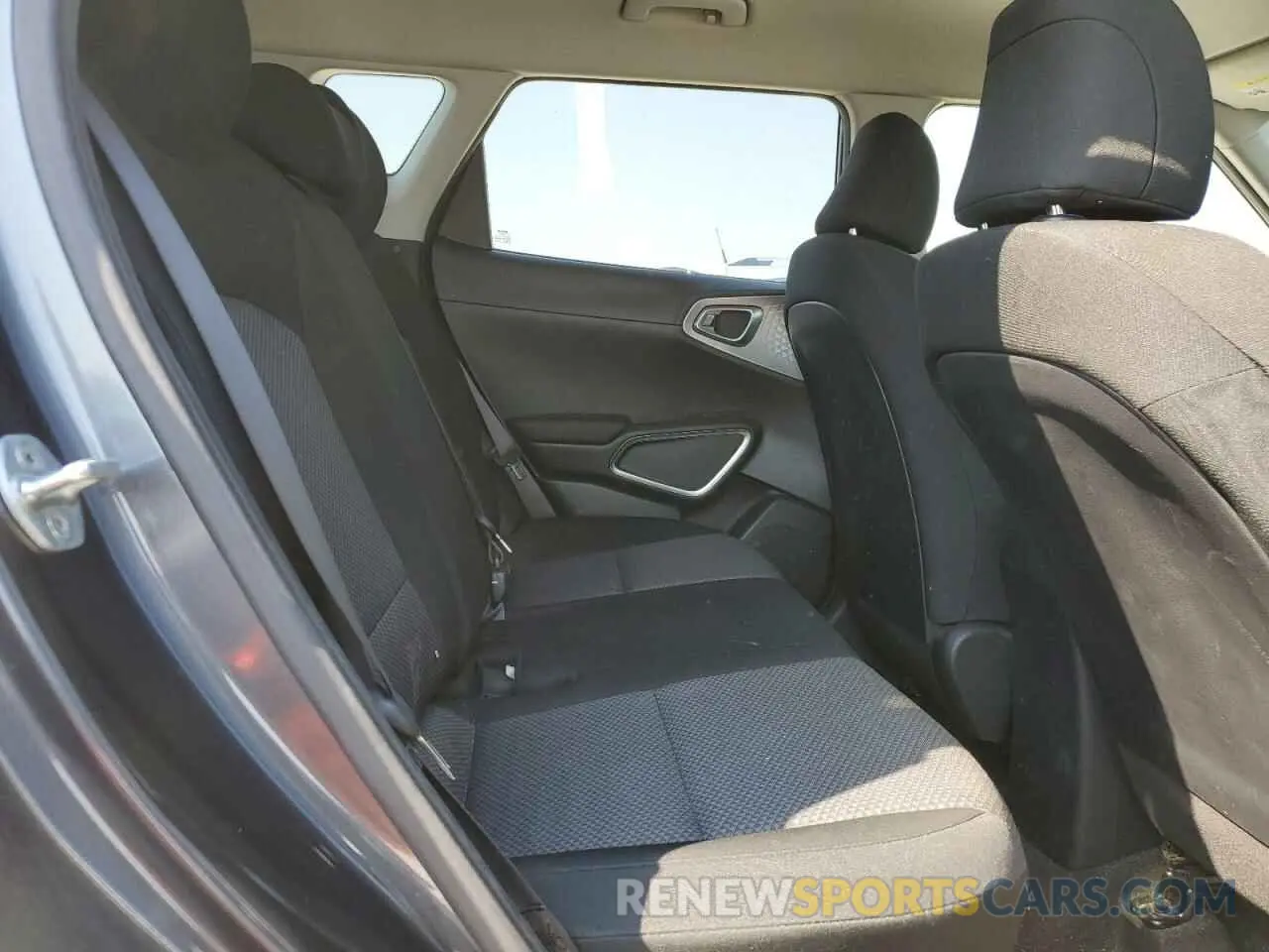 10 Photograph of a damaged car KNDJ23AU7N7805929 KIA SOUL 2022