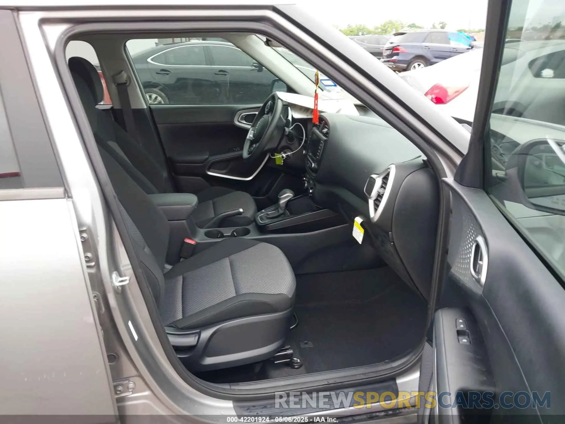 5 Photograph of a damaged car KNDJ23AU7N7809978 KIA SOUL 2022