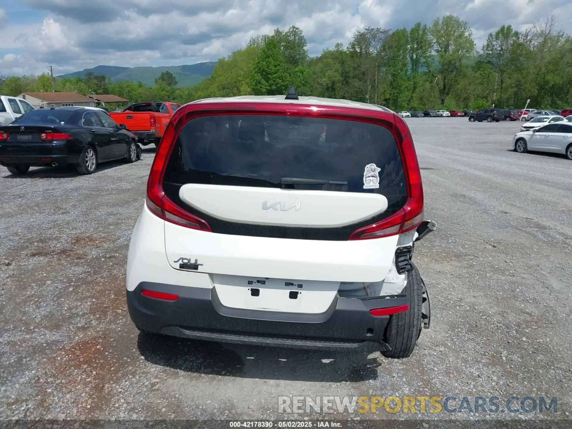 17 Photograph of a damaged car KNDJ23AU9N7830492 KIA SOUL 2022