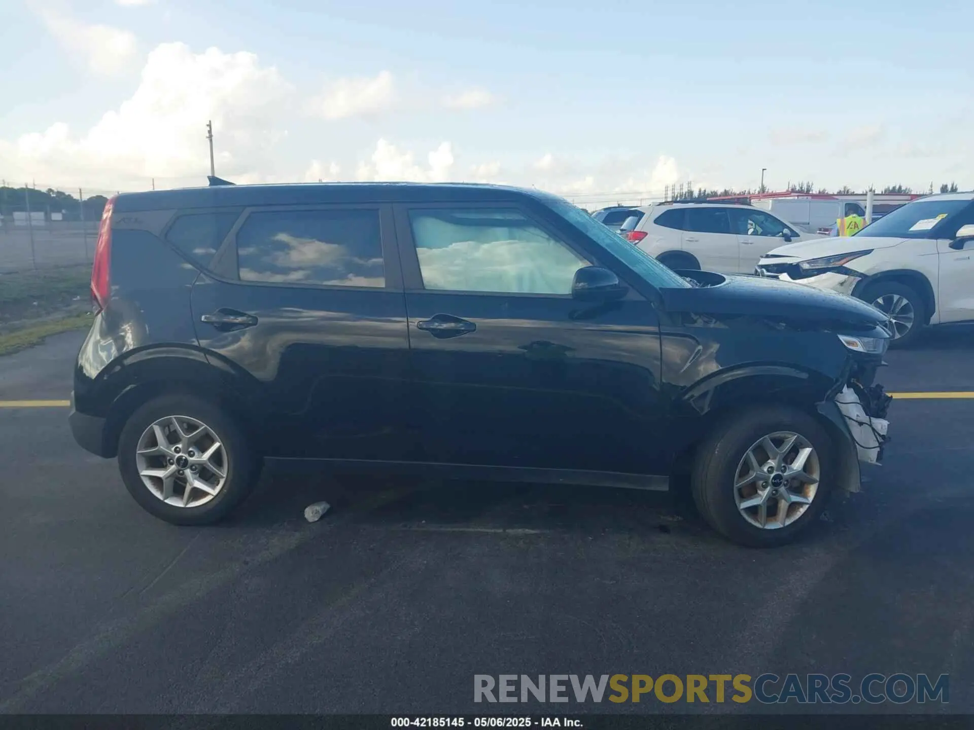13 Photograph of a damaged car KNDJ23AUXN7173797 KIA SOUL 2022