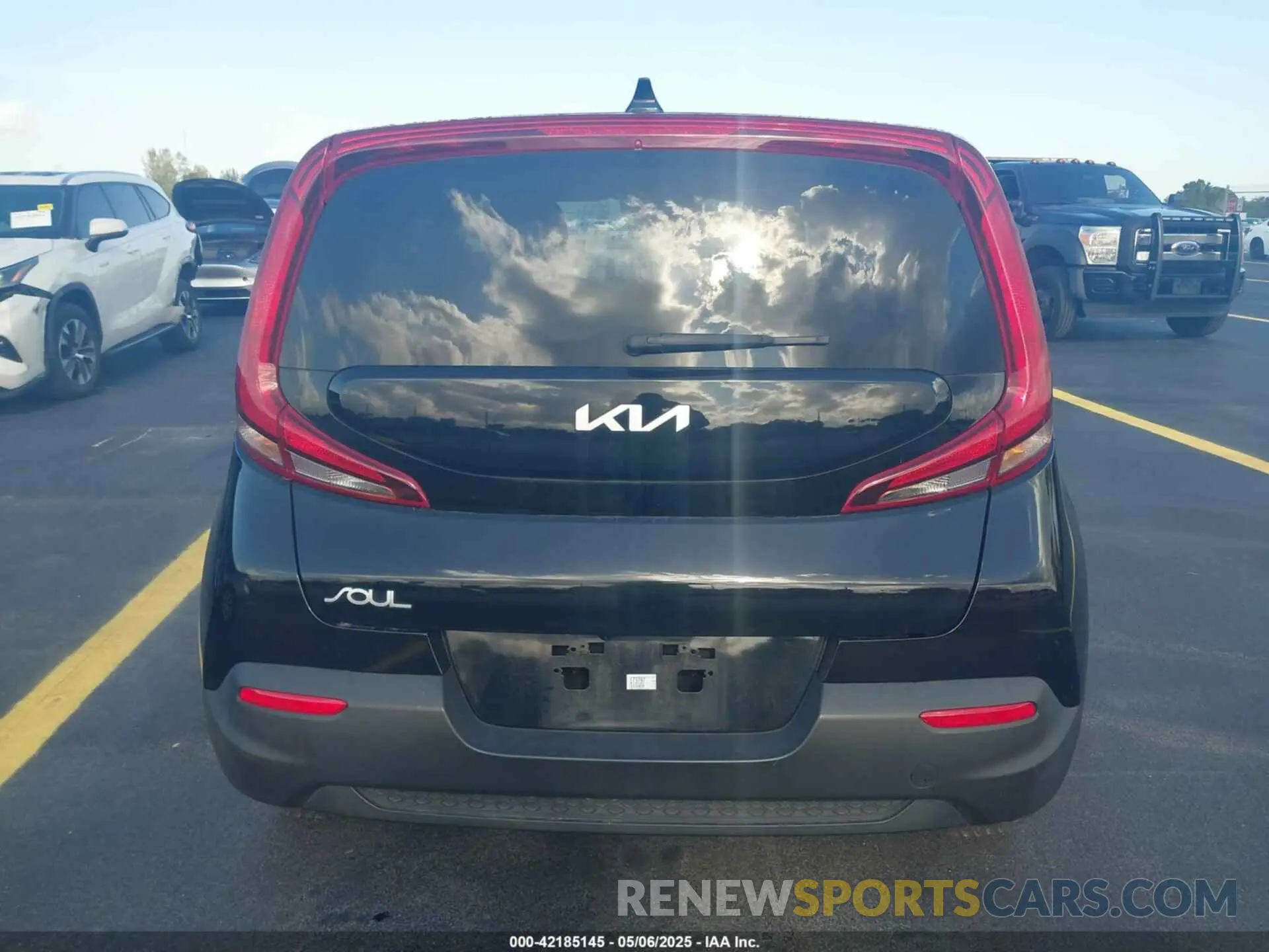16 Photograph of a damaged car KNDJ23AUXN7173797 KIA SOUL 2022