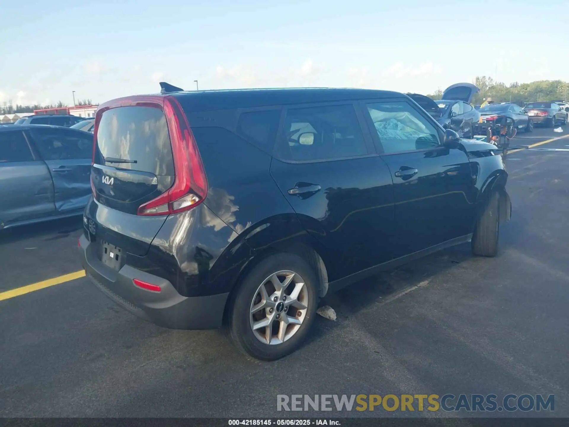 4 Photograph of a damaged car KNDJ23AUXN7173797 KIA SOUL 2022