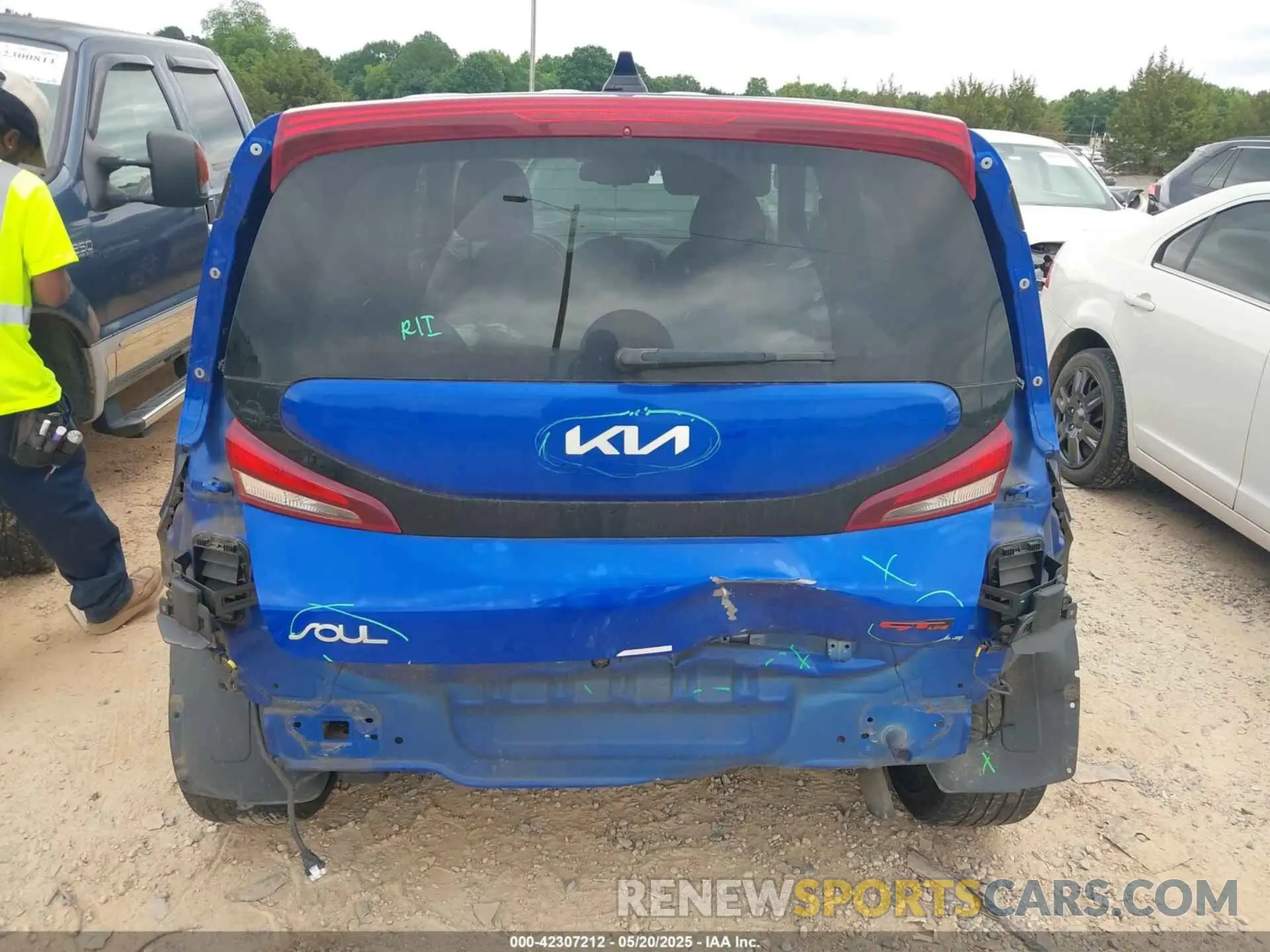 16 Photograph of a damaged car KNDJ63AU8N7818208 KIA SOUL 2022