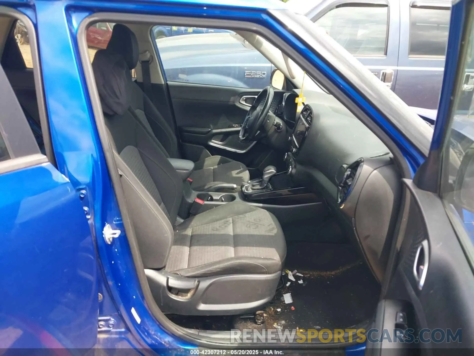 5 Photograph of a damaged car KNDJ63AU8N7818208 KIA SOUL 2022